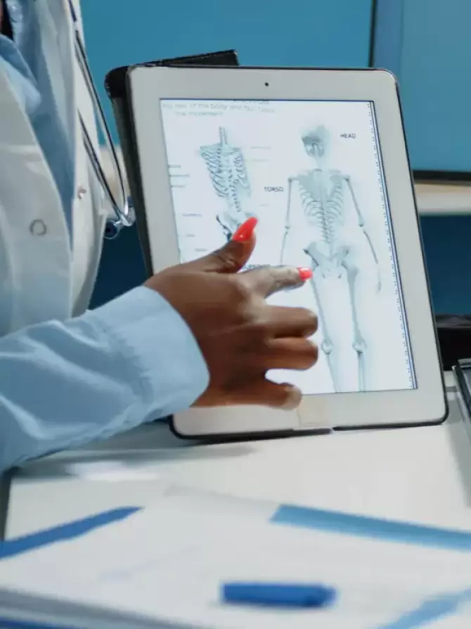 close-up-human-skeleton-image-tablet-osteopathy-examination-doctors-office-doctor-holding-device-with-bones-anatomy-osteoporosis-diagnosis-healthcare-treatment